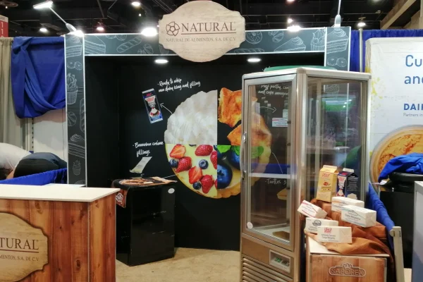 Stand de Natural de Alimentos con diseños de panadería, ideal para servicios de venta de stands.